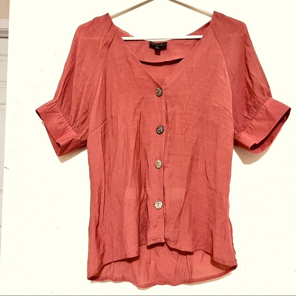 OLM Estilo harvest puffed short sleeves woven v-neck coral blouse women’s size L